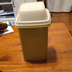 Tupperware Olive Pickle Keeper & Drainer #1330-11